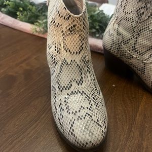 Women’s shoes